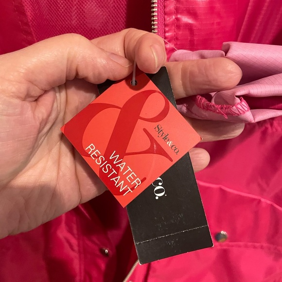 NWT Style & Co Hot Pink Water Resistant Lightweight Jacket. Size Large - Picture 5 of 6